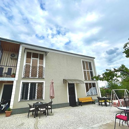 Gold Guest House Кутаїсі Екстер'єр фото