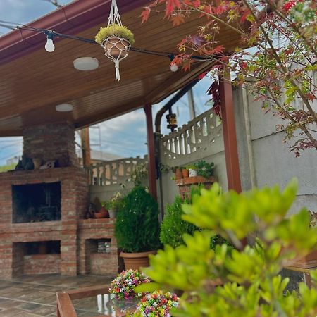 Gold Guest House Кутаїсі Екстер'єр фото
