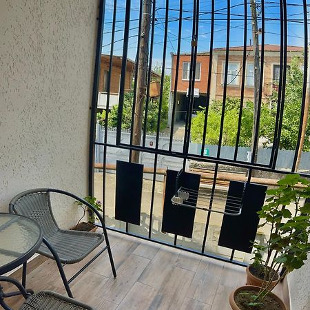 Gold Guest House Кутаїсі Екстер'єр фото