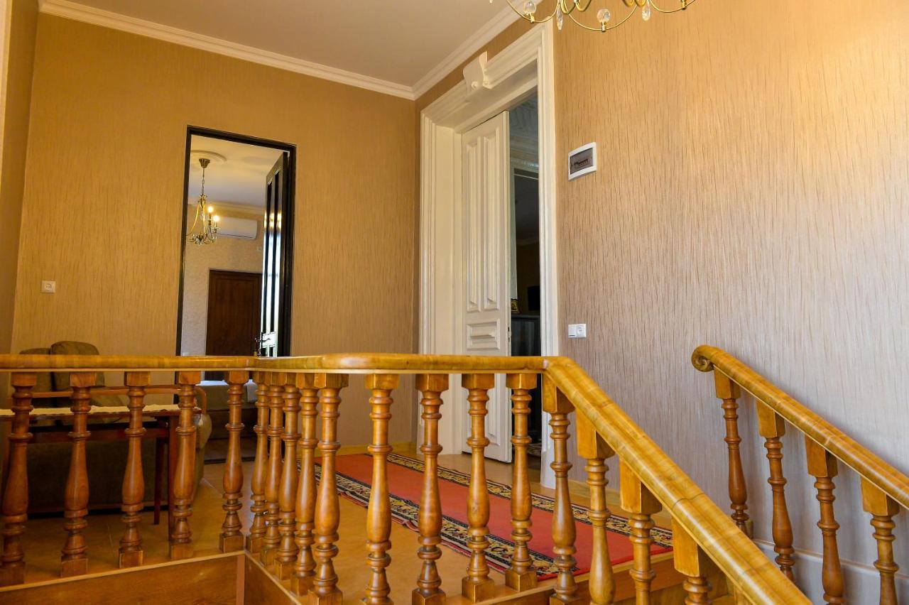 Gold Guest House Кутаїсі Екстер'єр фото