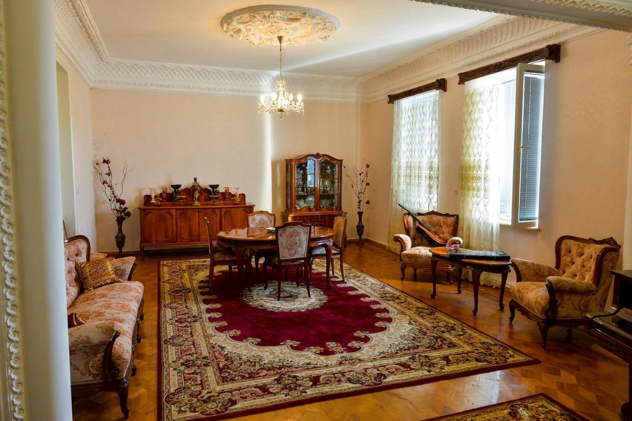 Gold Guest House Кутаїсі Екстер'єр фото