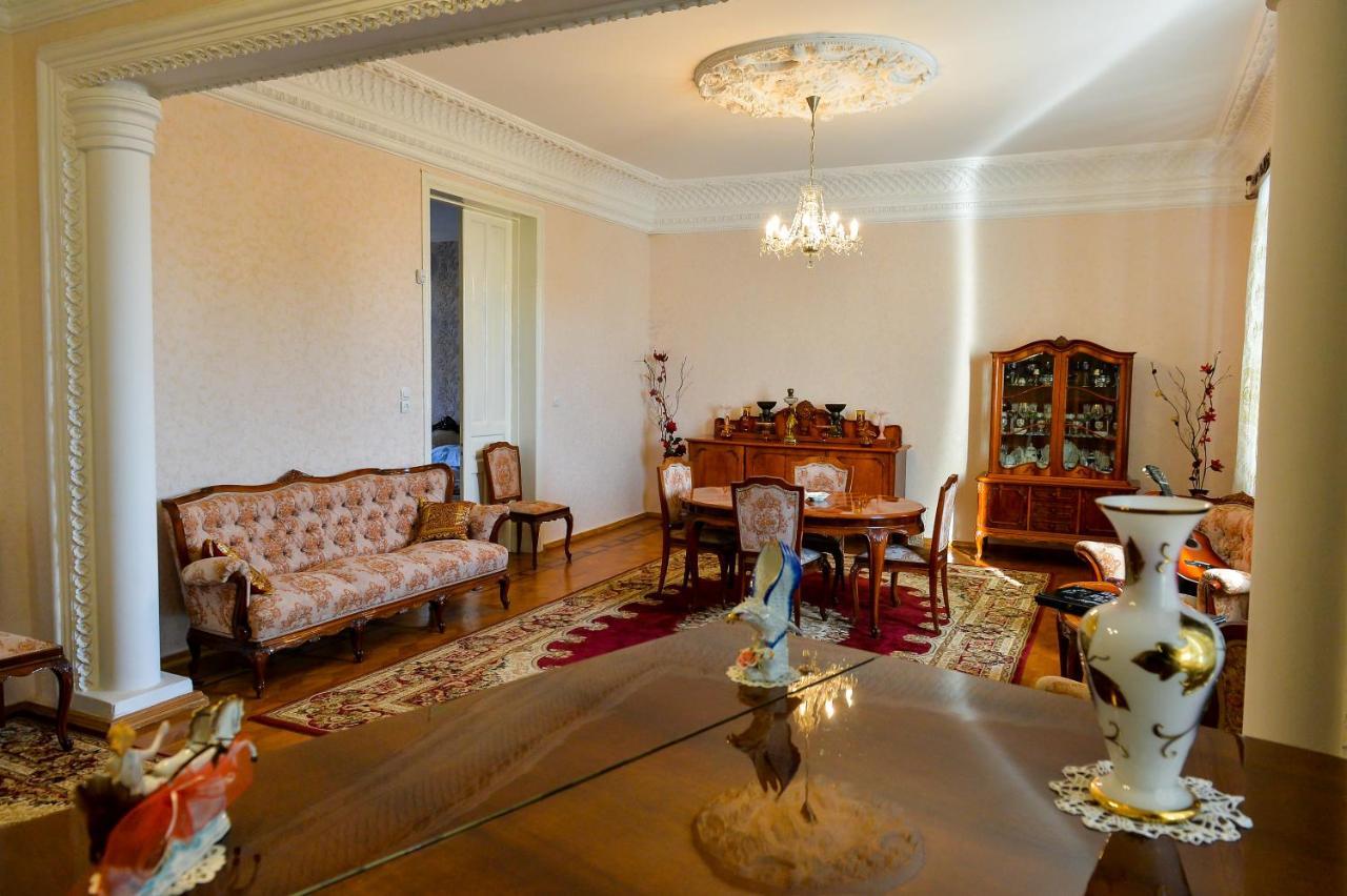 Gold Guest House Кутаїсі Екстер'єр фото