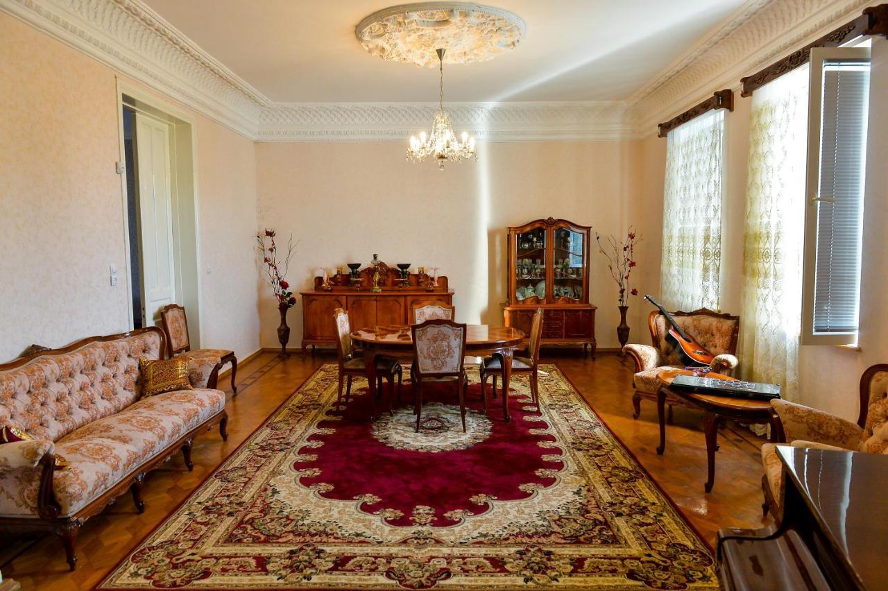 Gold Guest House Кутаїсі Екстер'єр фото