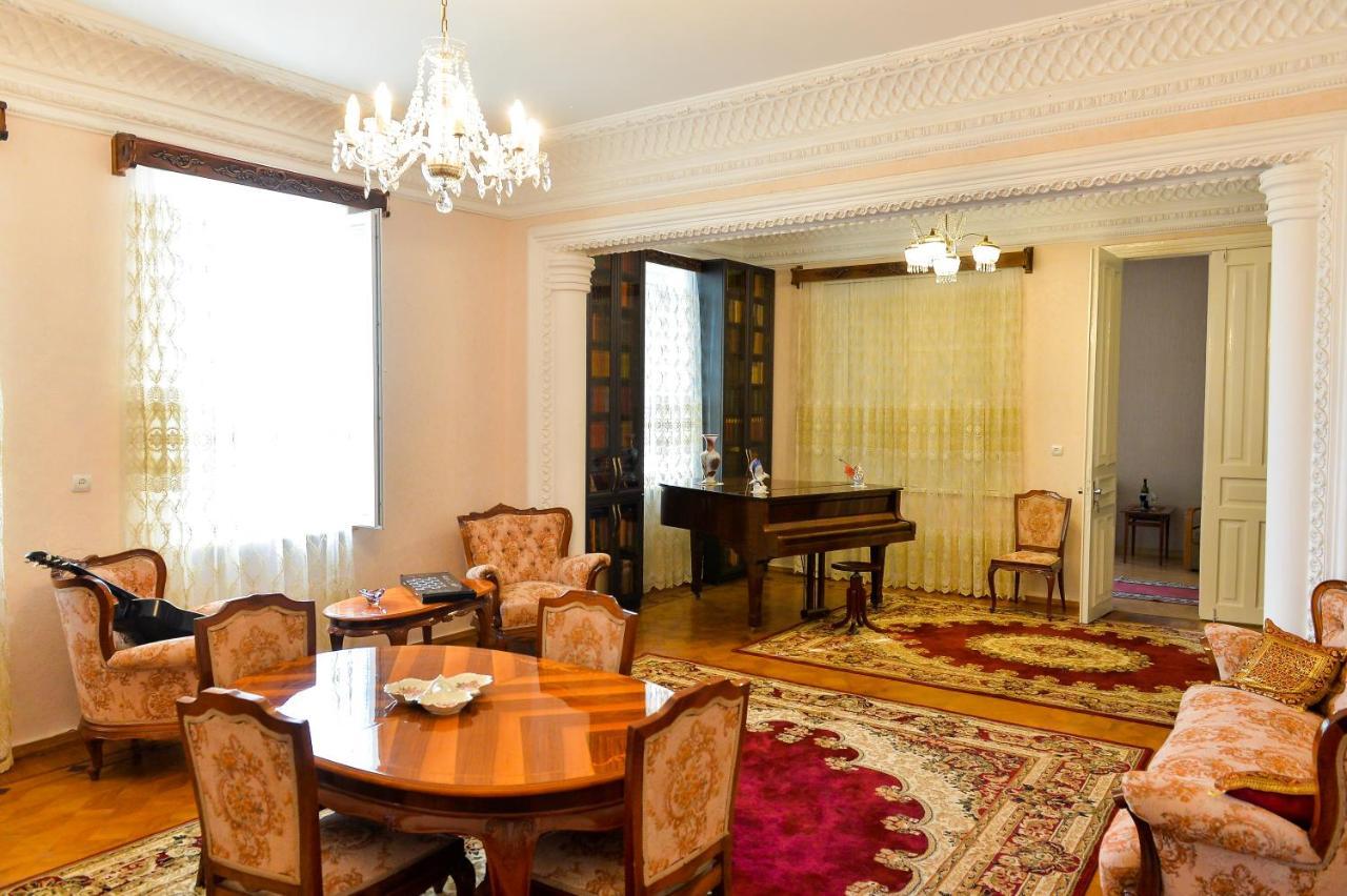 Gold Guest House Кутаїсі Екстер'єр фото