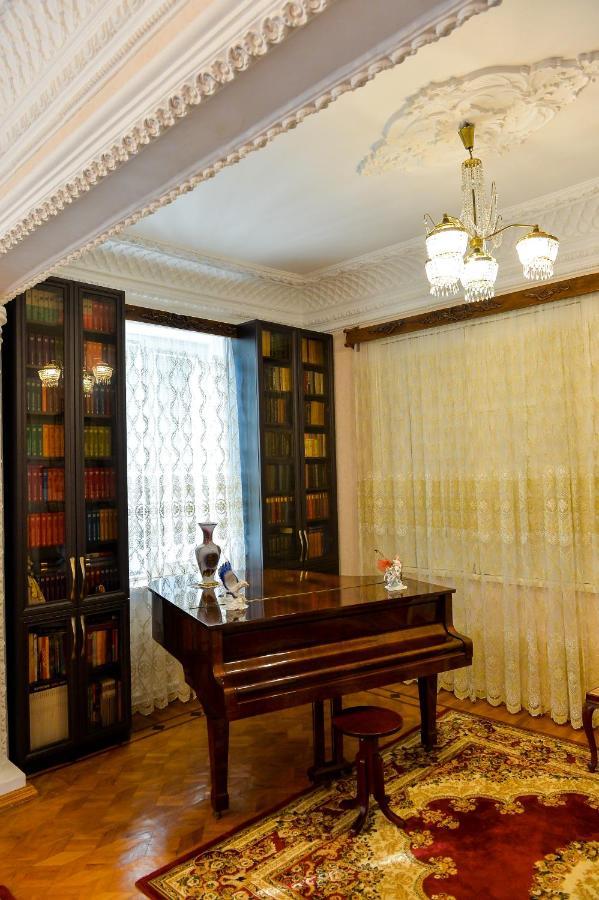 Gold Guest House Кутаїсі Екстер'єр фото