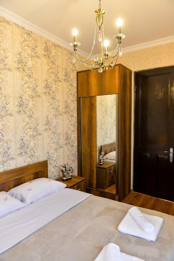 Gold Guest House Кутаїсі Екстер'єр фото