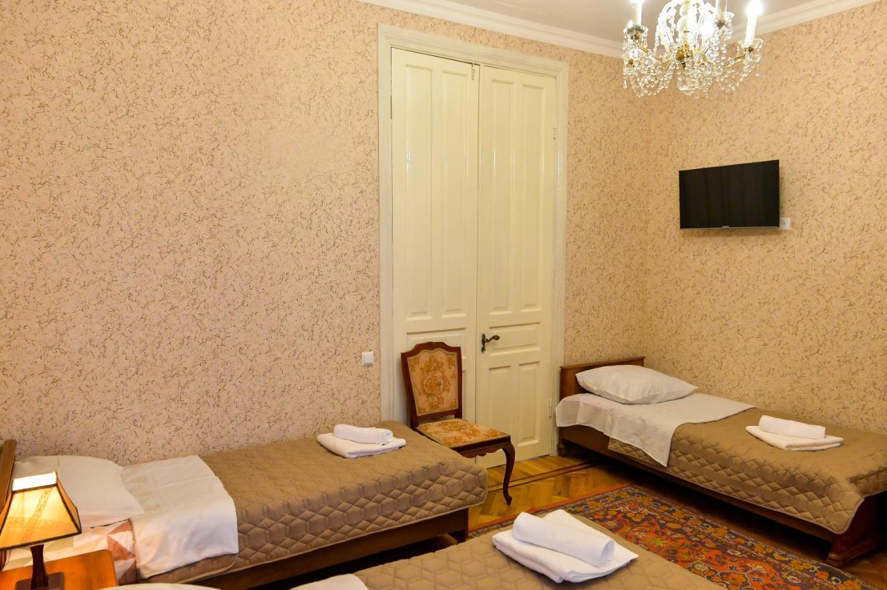 Gold Guest House Кутаїсі Екстер'єр фото