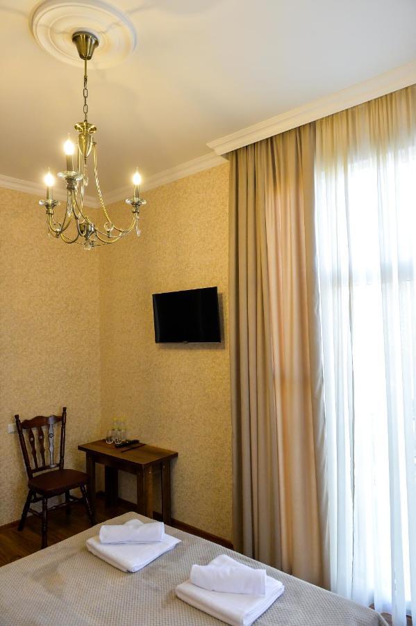 Gold Guest House Кутаїсі Екстер'єр фото