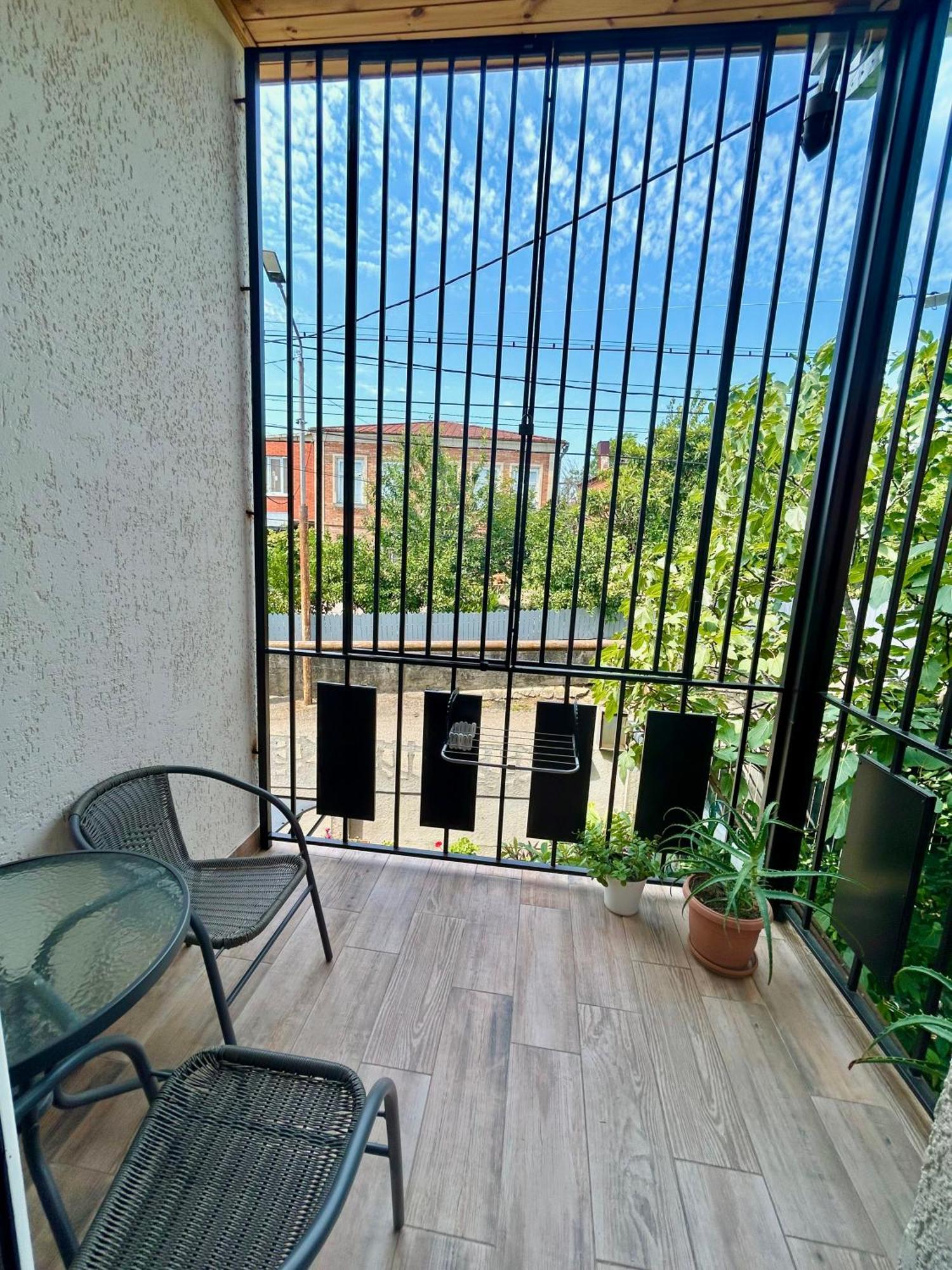 Gold Guest House Кутаїсі Екстер'єр фото