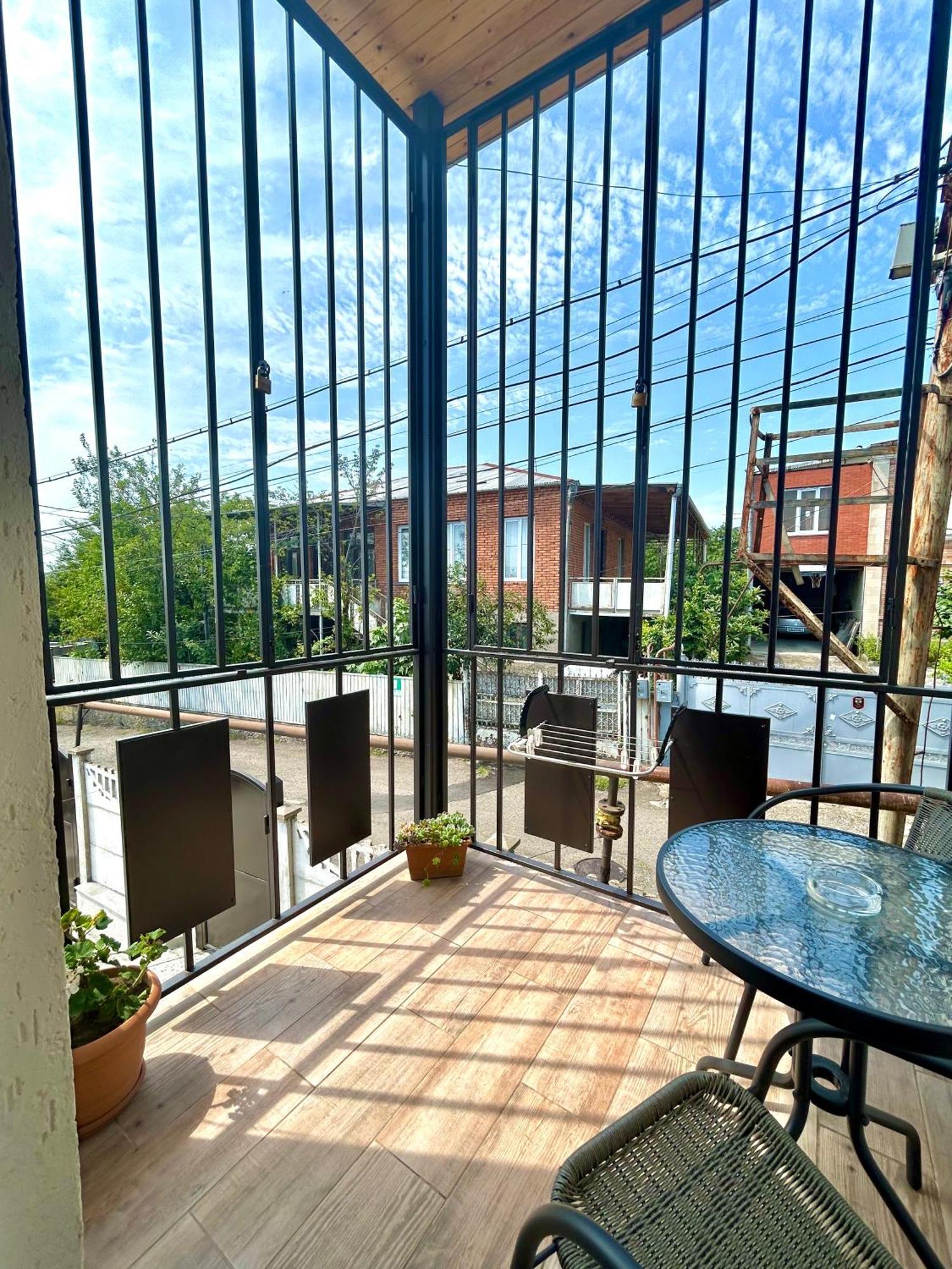 Gold Guest House Кутаїсі Екстер'єр фото